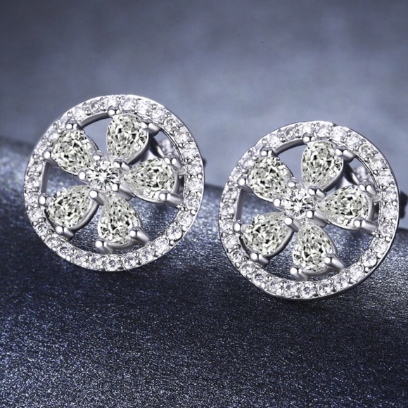 CZ Crystals Stud Silver Earrings New - Picture 2 of 4